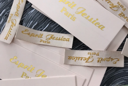 Tem nhãn mác quần áo lưu ý những gì ?